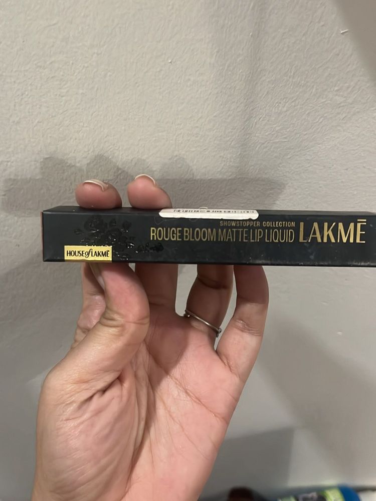 Lakme Rouge Bloom Matte LIP liquid