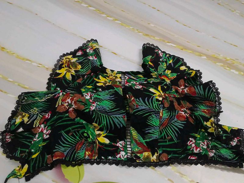 (200)Tropical Print Lace Trim Top