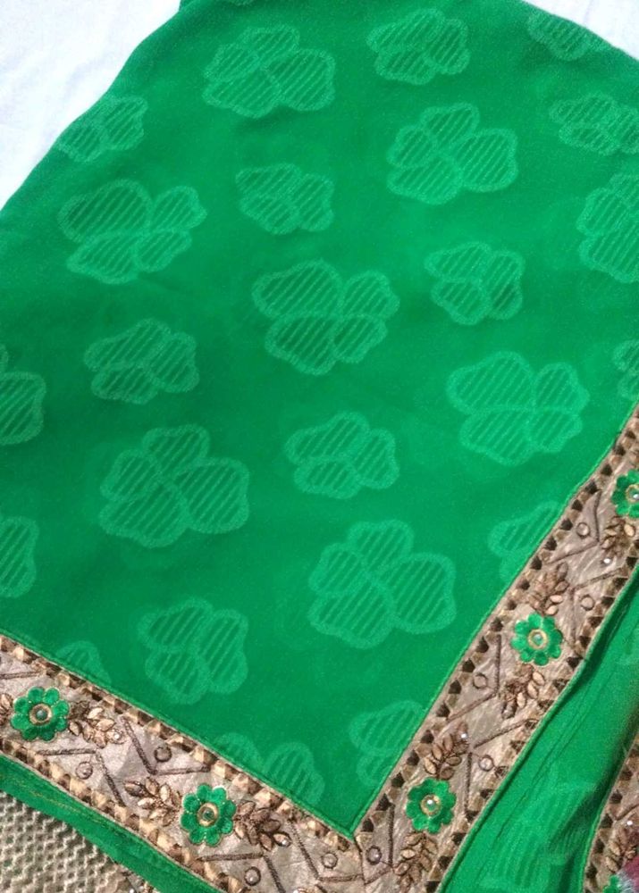 Green Floral Saree♡{Only Saare,No Blouse Piece}