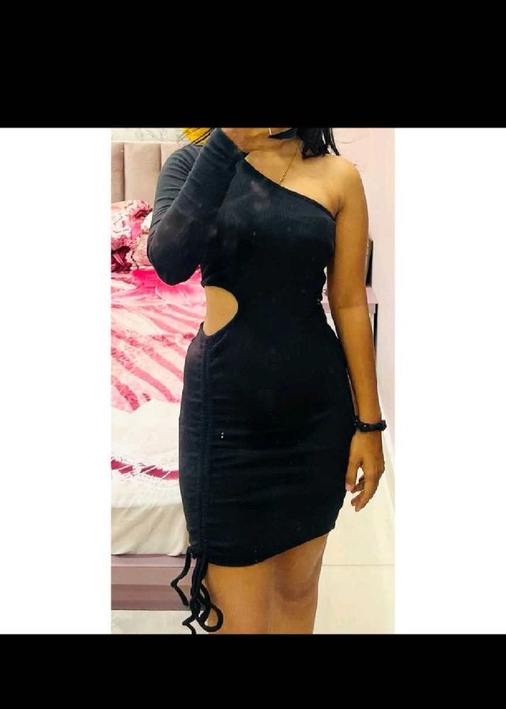 Chic Black One-Shoulder Dress