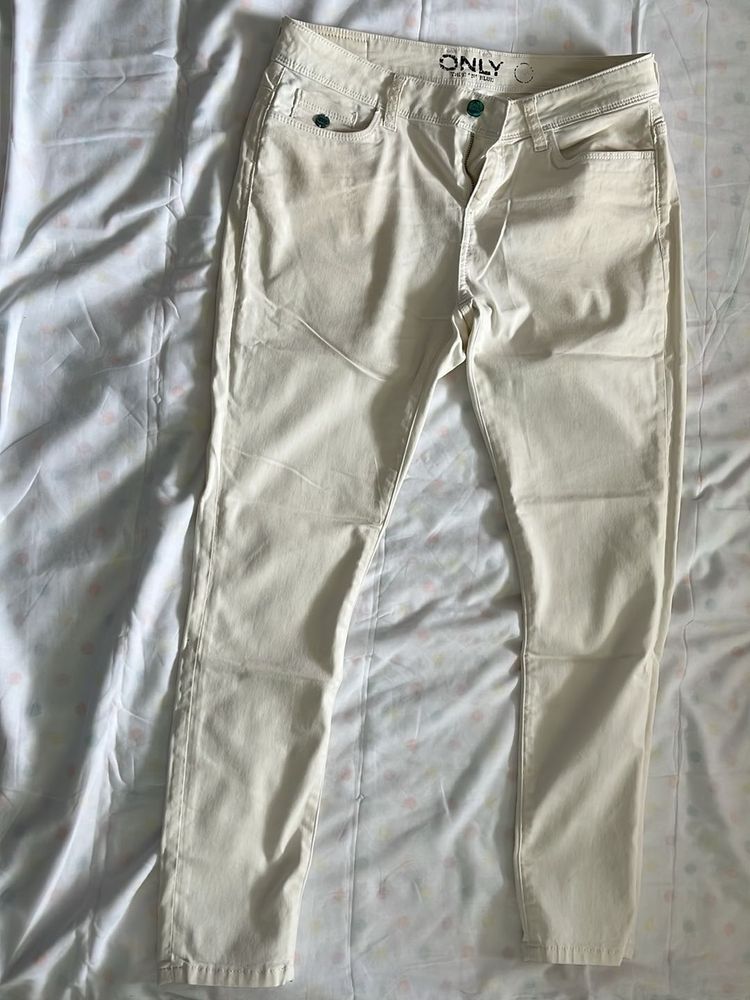 Only Chic Off White Slim Fit Stretchable Jeans