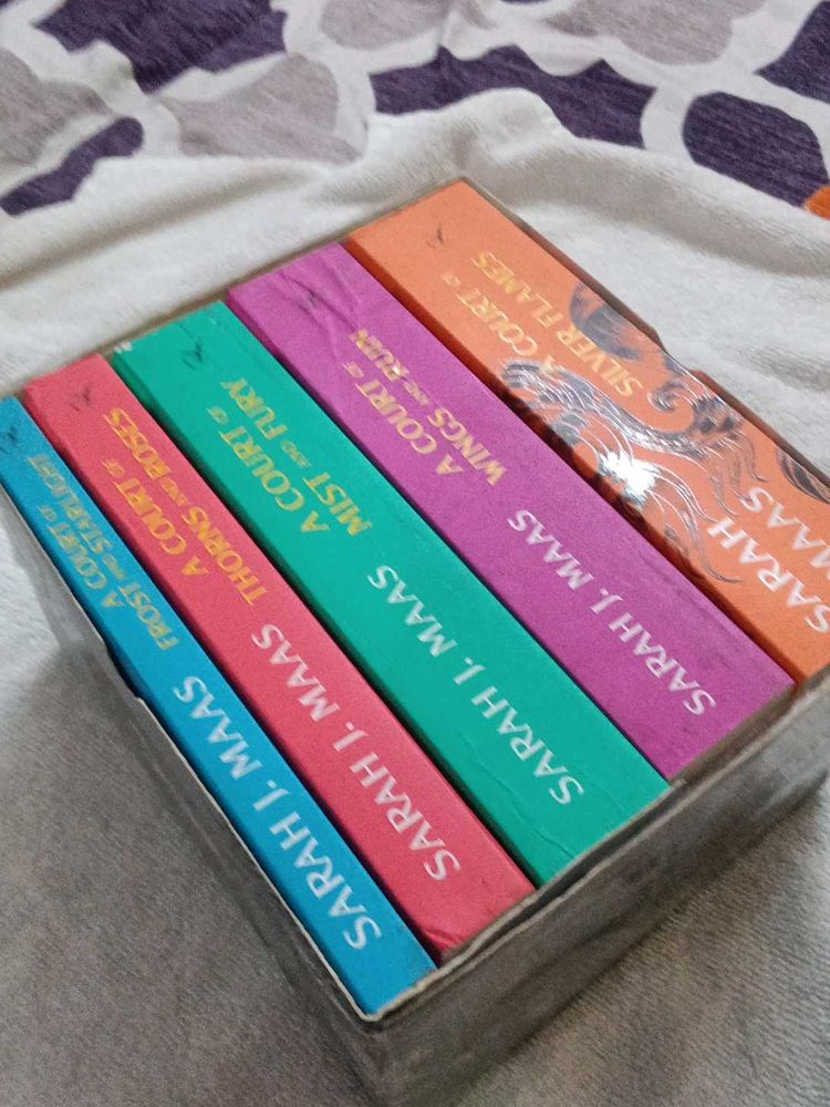 A Court Of Thorns And  Roses