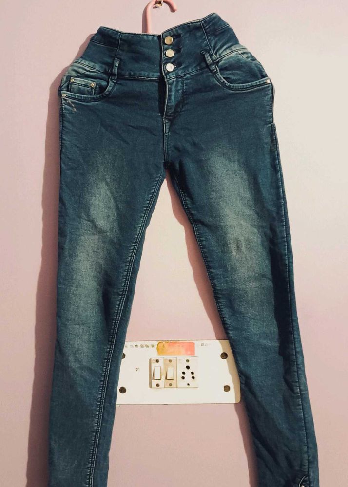Stylish High-Waisted Denim Jeans