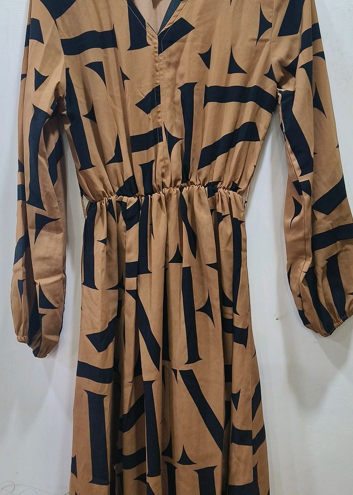 Brown 🤎 Straight Gown With Slides Cut