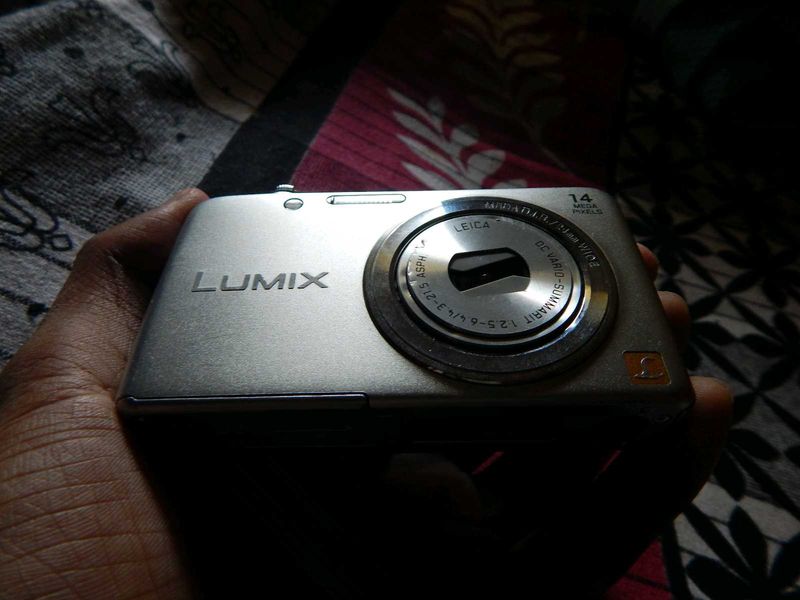Panasonic DMC-FH6 Camera