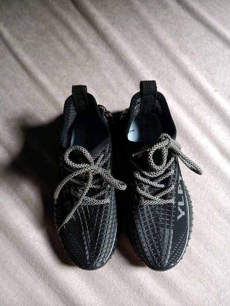 Adidas Yeezy YLPT-350 Dupes