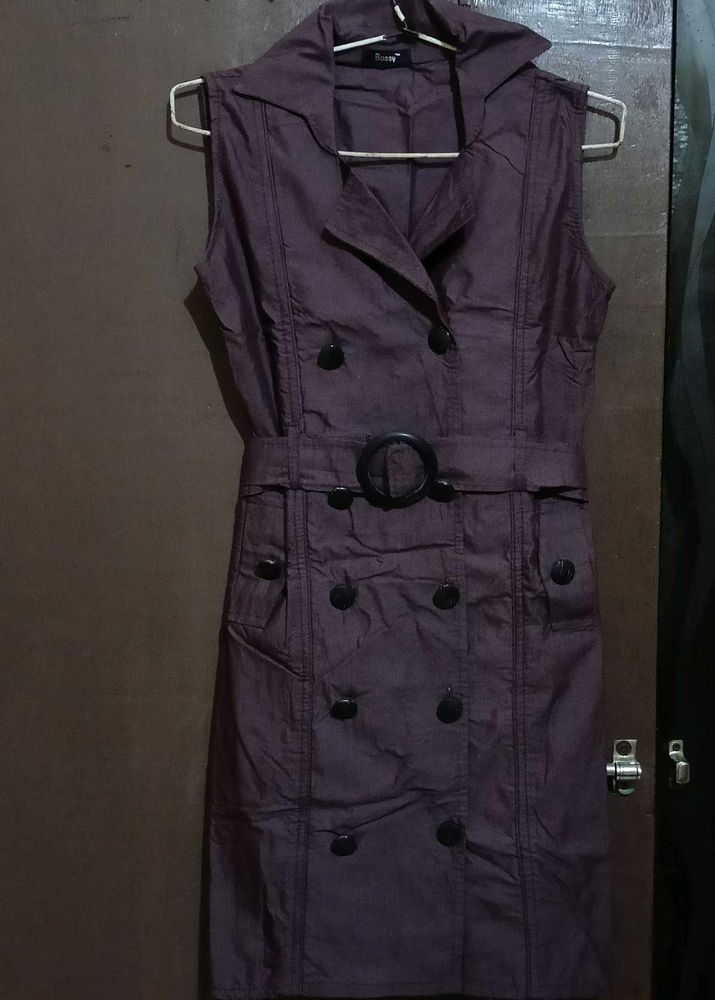 Chic Sleeveless Trench-Style Dress 👗