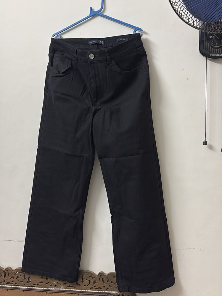 NEW—Wide leg black jeans