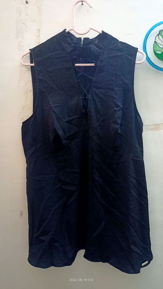 Guess Collared Black Top