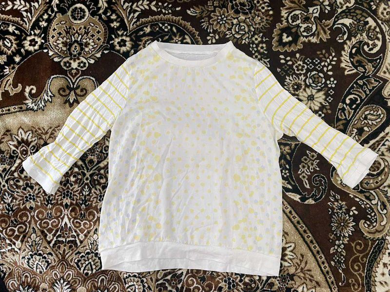 Women&#39;s White Casual Top