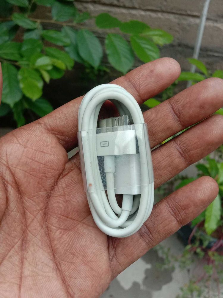 Apple 30-Pin to USB Charging &amp; Sync Cable