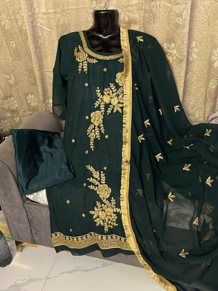 Elegant Green Embroidered Kurta Set