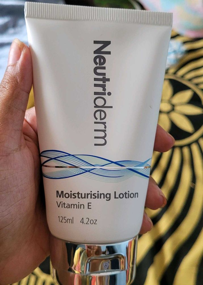 [Price Reduced] Neutriderm Moisturizing Lotion Vit