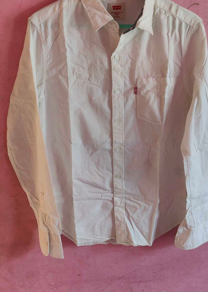 Levi&#39;s White Button Down Shirt