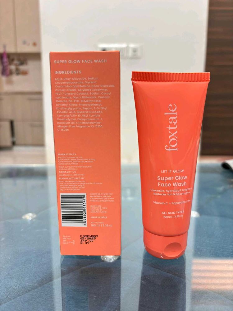Foxtale Super Glow Face Wash
