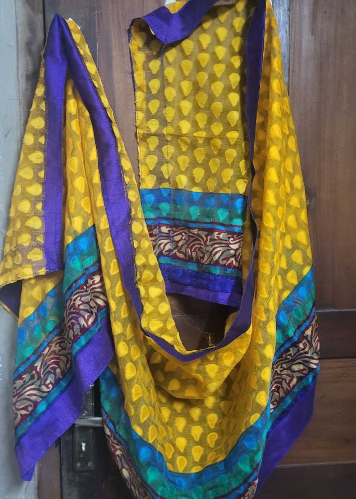 Women Dhuppata
