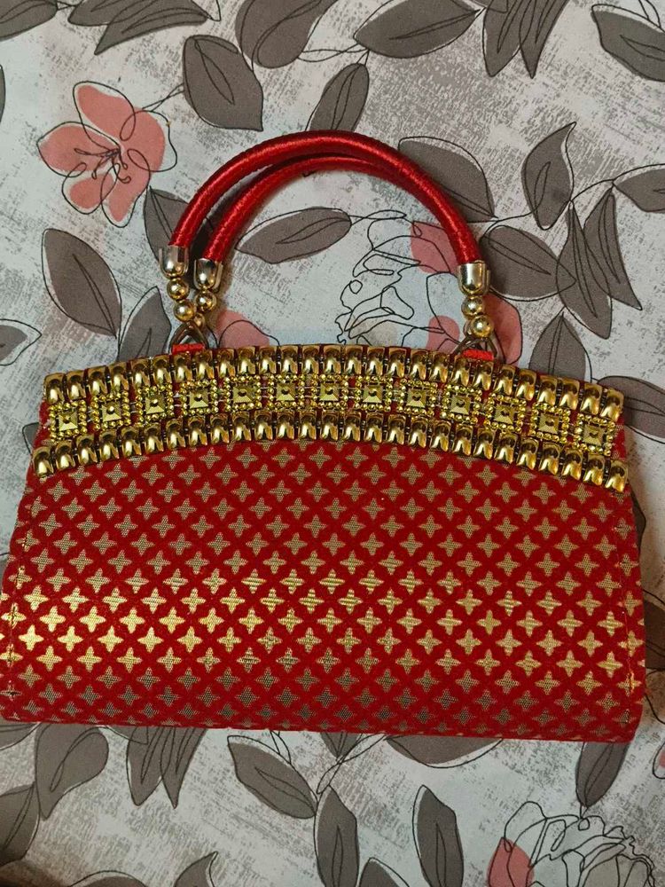 🍒 ♥️ ♥️ Red &amp; Gold Clutch 💯👌👌👌
