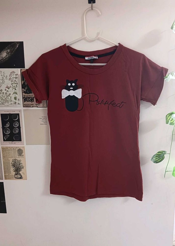 Vintage-Inspired Rolled Sleeve T-Shirt with Cat Pr