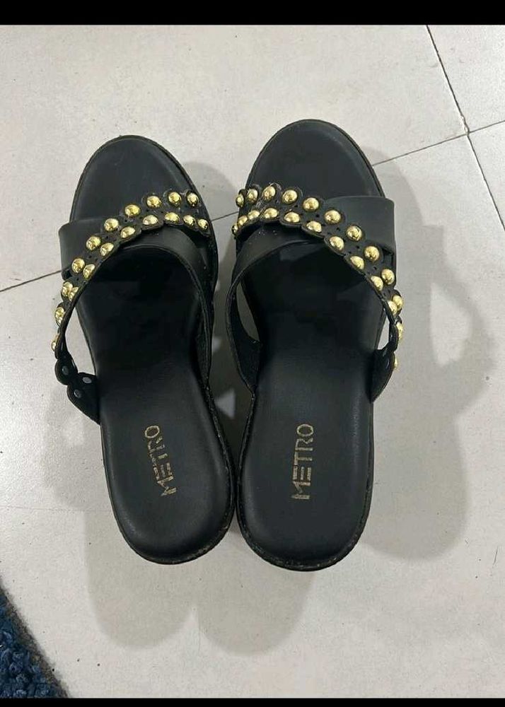 Metro Black Wedges