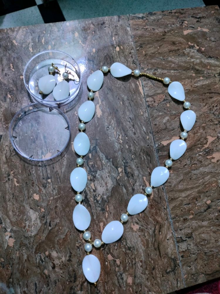 White Neck Set With Pearl Work