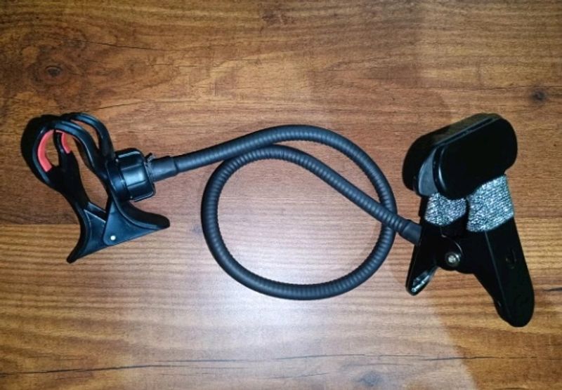 FLEXIBLE MOBILE HOLDER