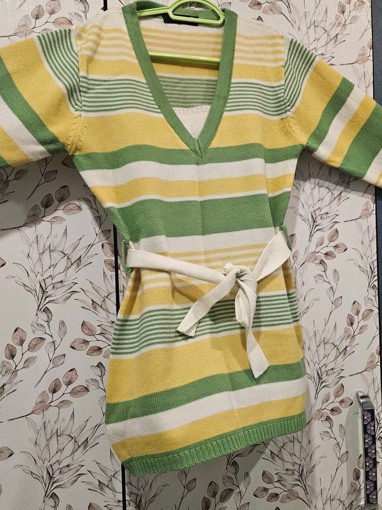 Striped V-Neck Sweater Like top