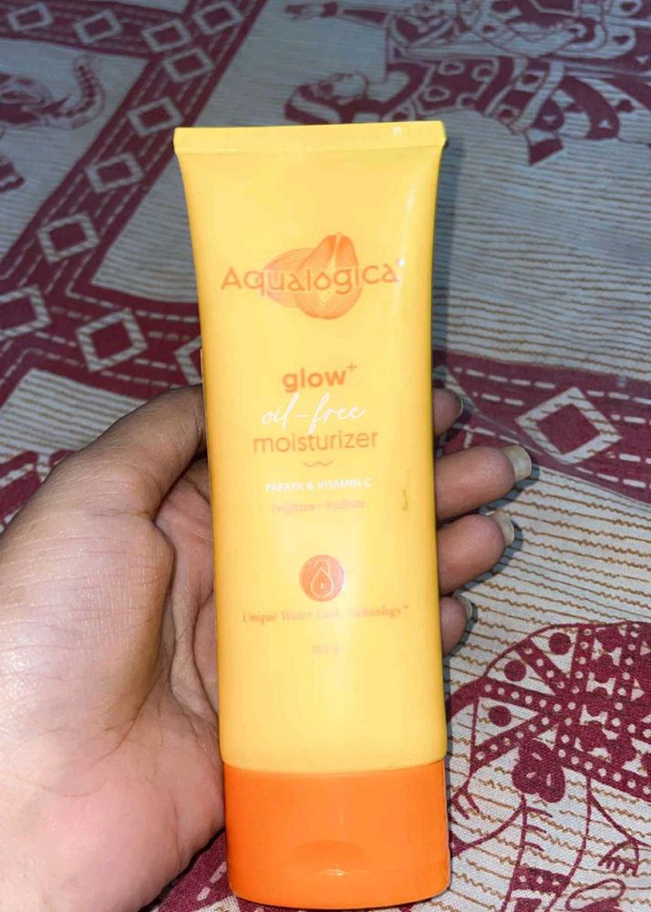 Aqualogica Glow+ Oil-Free Moisturizer
