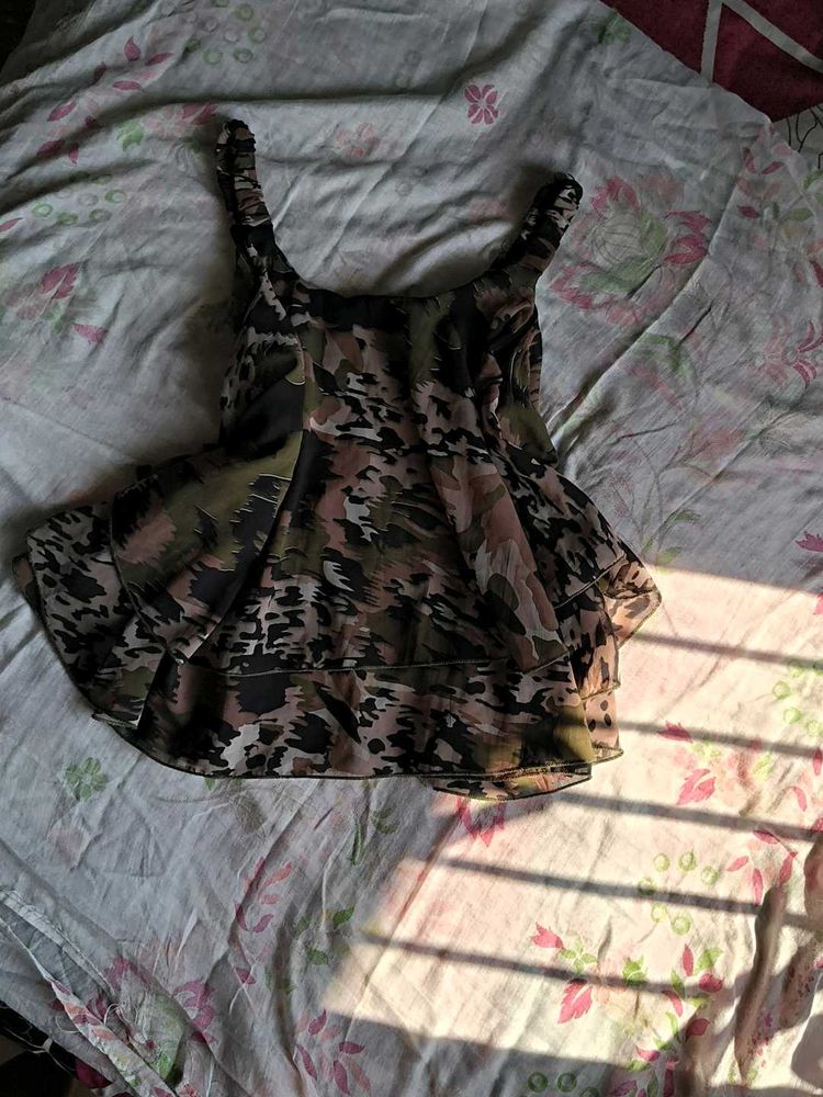 Camouflage Print Top🫒🌿🖤