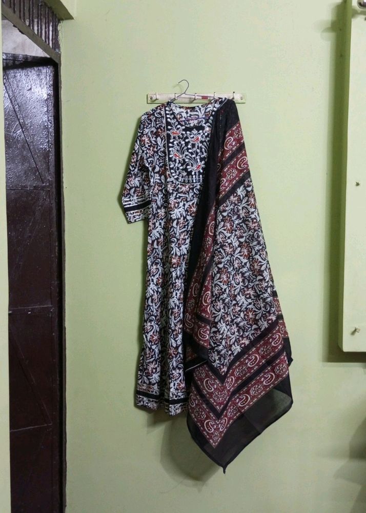 New/Unused A Line Kurti With Dupatta Pant