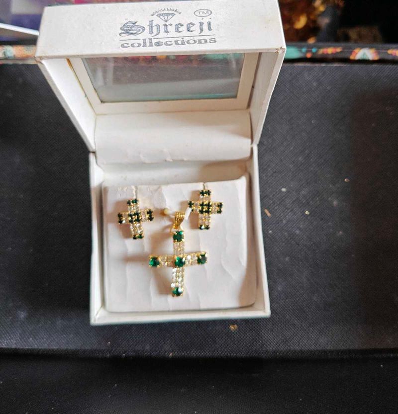 Shreeji Tops Pendant Set