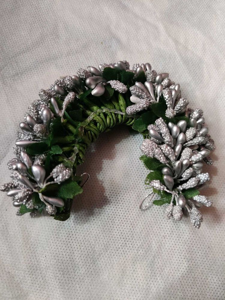 Elegant Silver Floral Hair Accessory