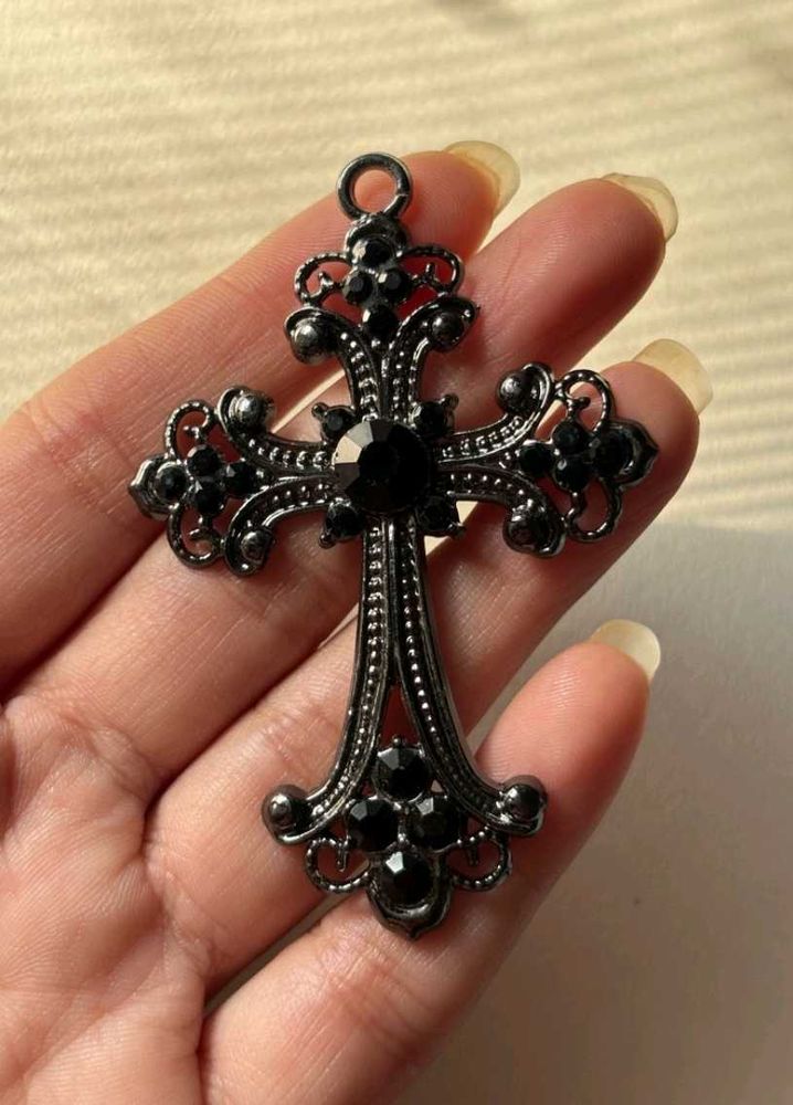 Chunky cross necklace