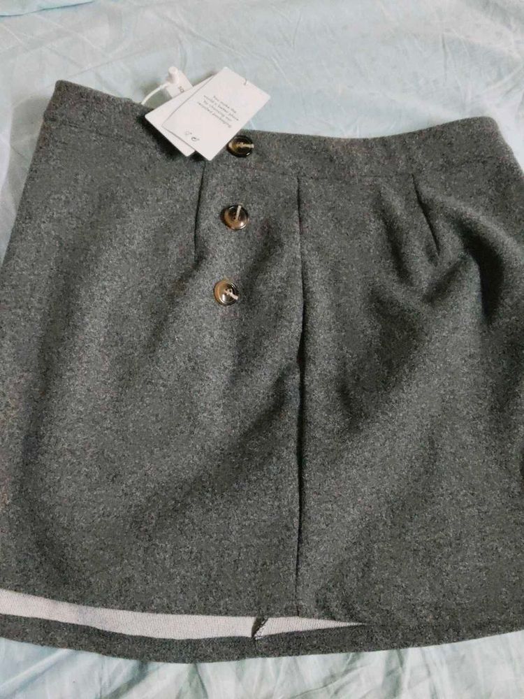 Buttoned A Lined Gray Skirt