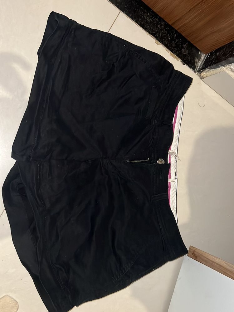 Black Lovers Shorts