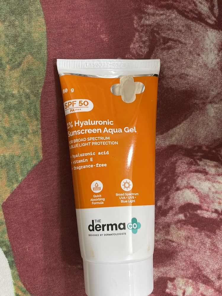 Derma Co Hyaluronic Sunscreen Gel