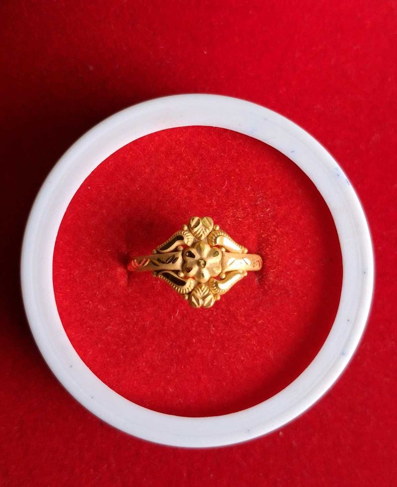 Elegant Gold Ring