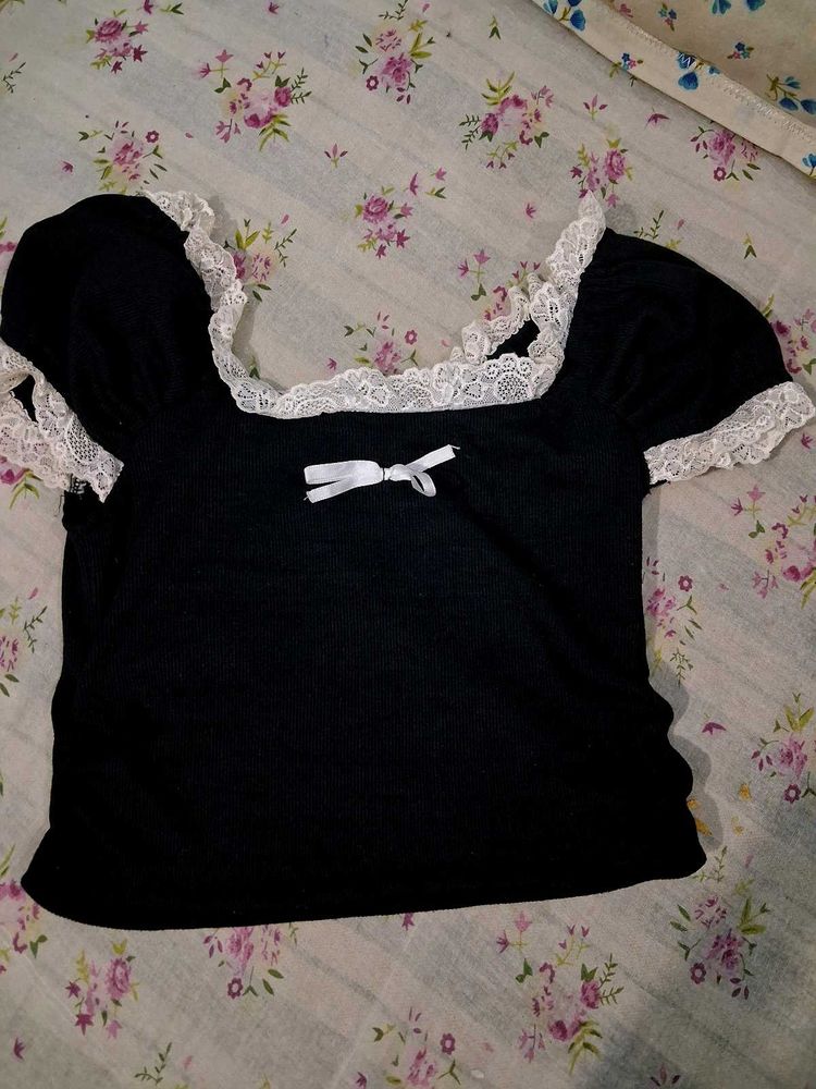 Cute Black &amp; White Crop Top