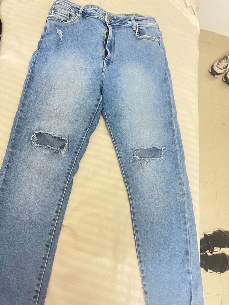 Ripped Knee Light Wash Jeans