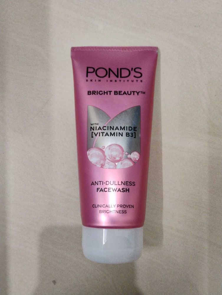 Pond&#39;s Bright Beauty Facewash