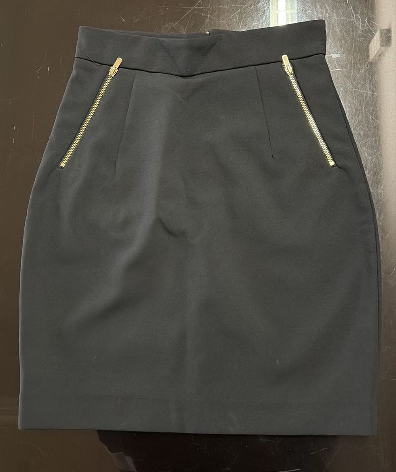 Chic Black Skirt with Gold Zippers
