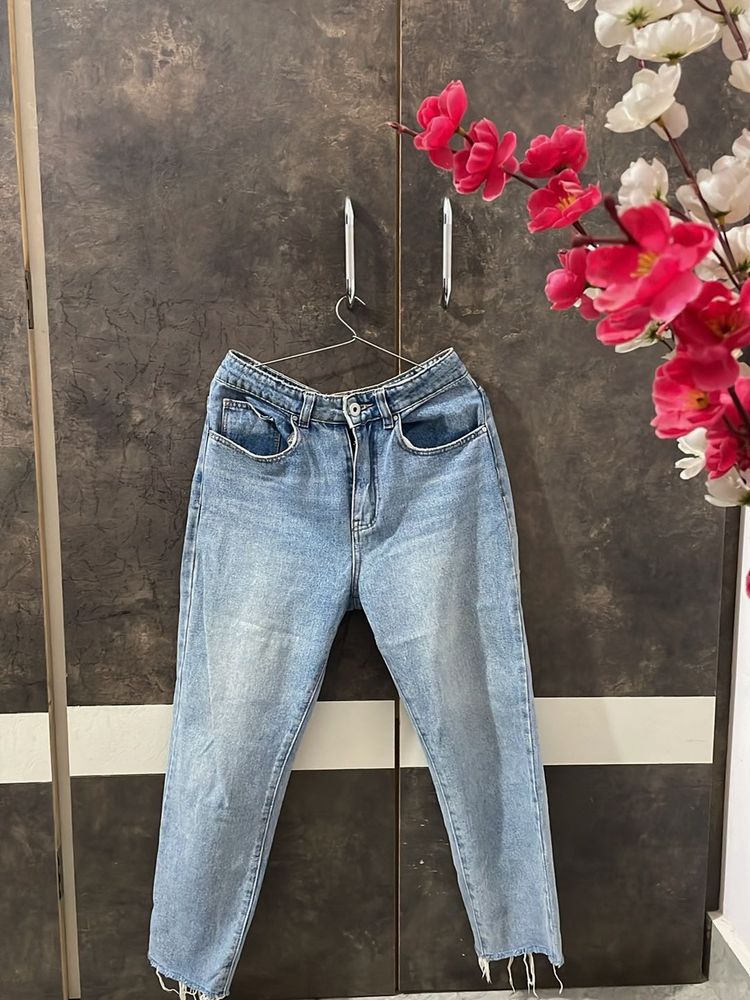 New Jeans N Looks Verry Classy ..
