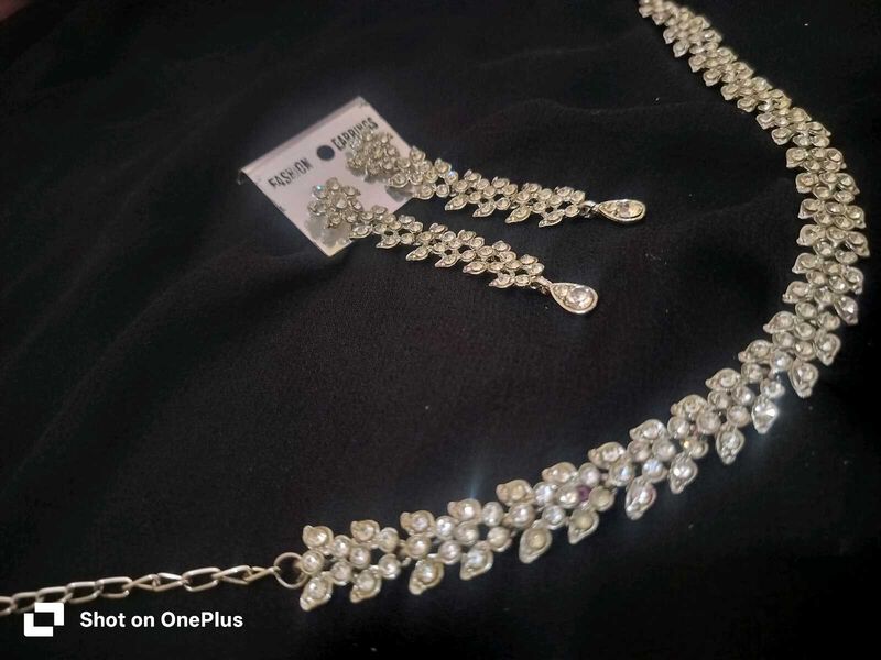 Sparkling Silver Necklace &amp; Earrings Set