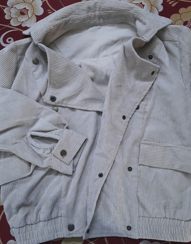 Beige Colored Corduroy Jacket With Balloon Sleeves And Fit