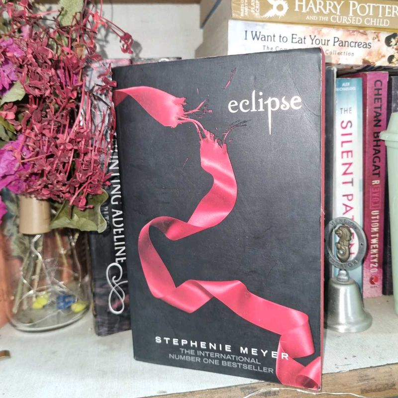 Eclipse by Stephenie Meyer (Twilight saga)