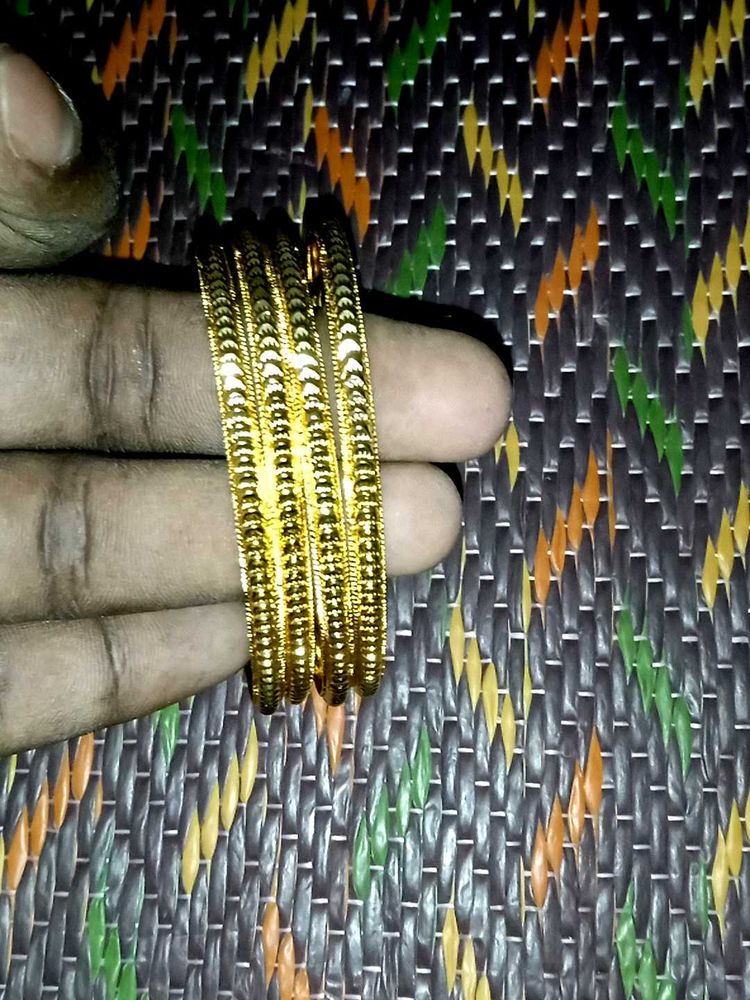 Set of 4 Gold Bangles Size 2/4