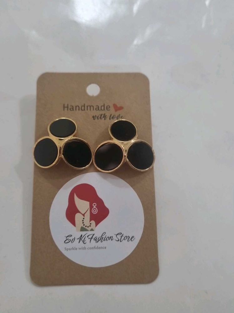 Chic Black &amp; Gold Earrings