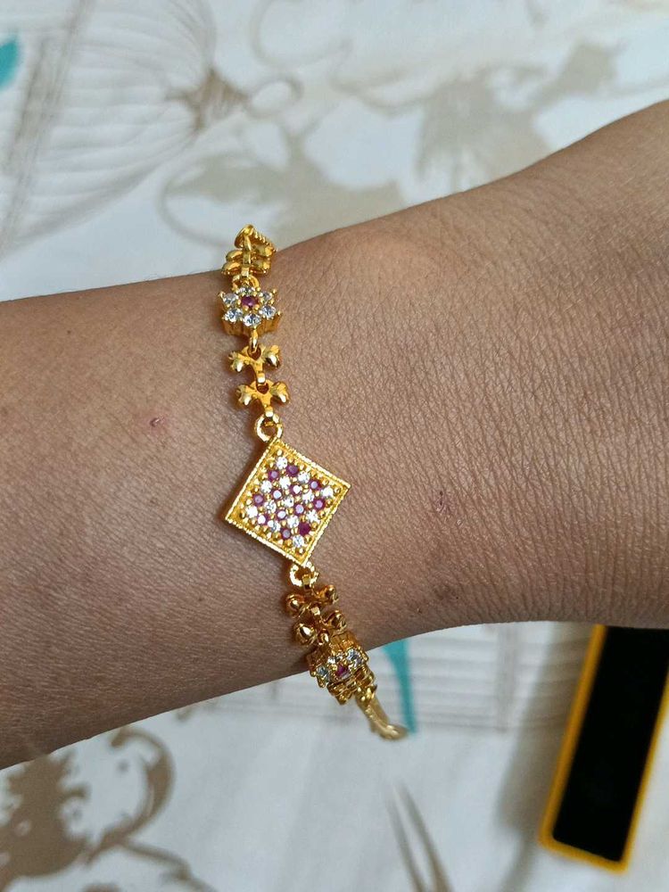 Elegant Gold-toned Bracelet