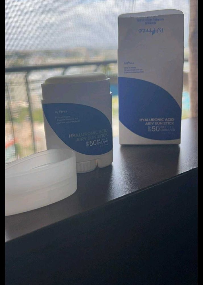 Isntree Hyaluronic Acid Airy Sun Stick