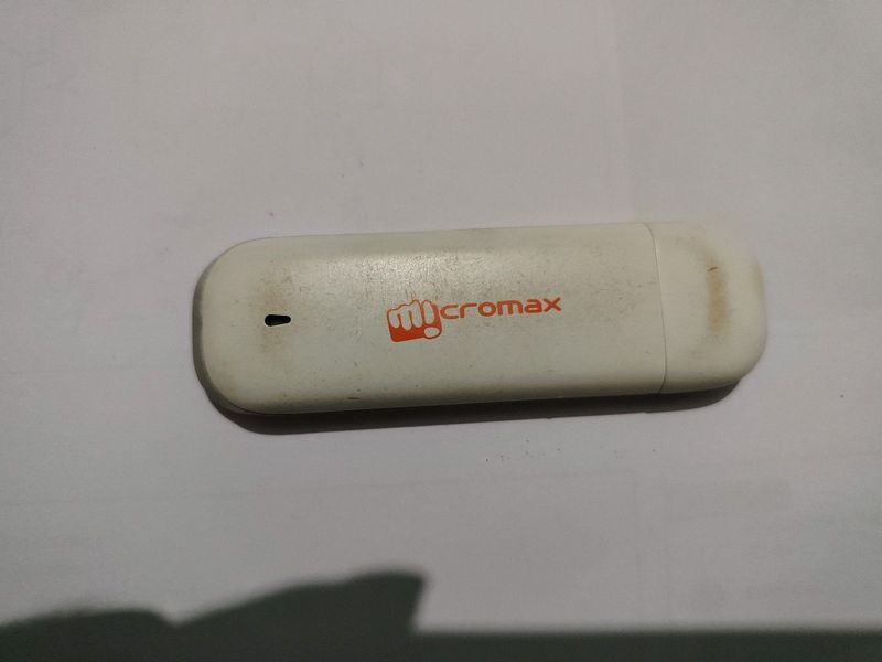Micromax MMX353G 3G USB modem data card (White)