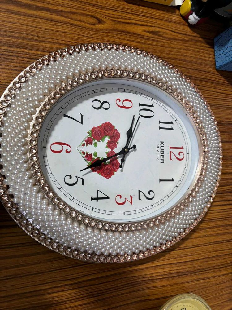 Pearls Clock Brand New Working Comes With Gifts